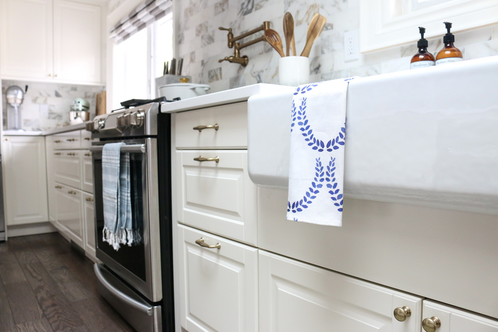 Transitional home design photo in Toronto