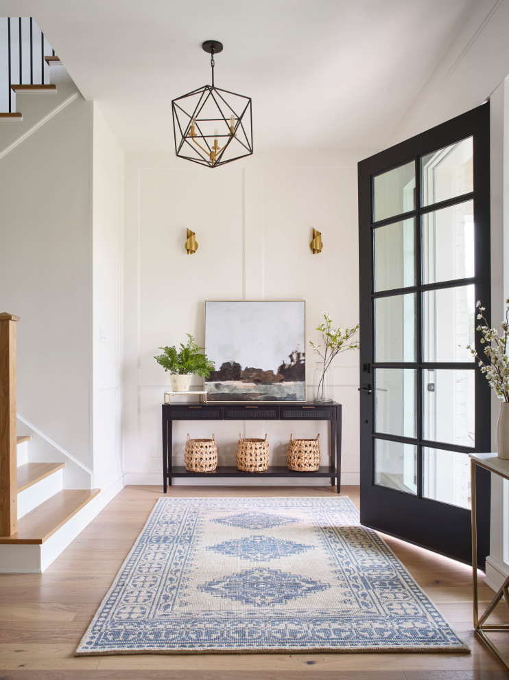Example of a transitional entryway design in Austin