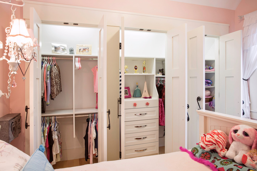 Inspiration for a storage and wardrobe in Boston.