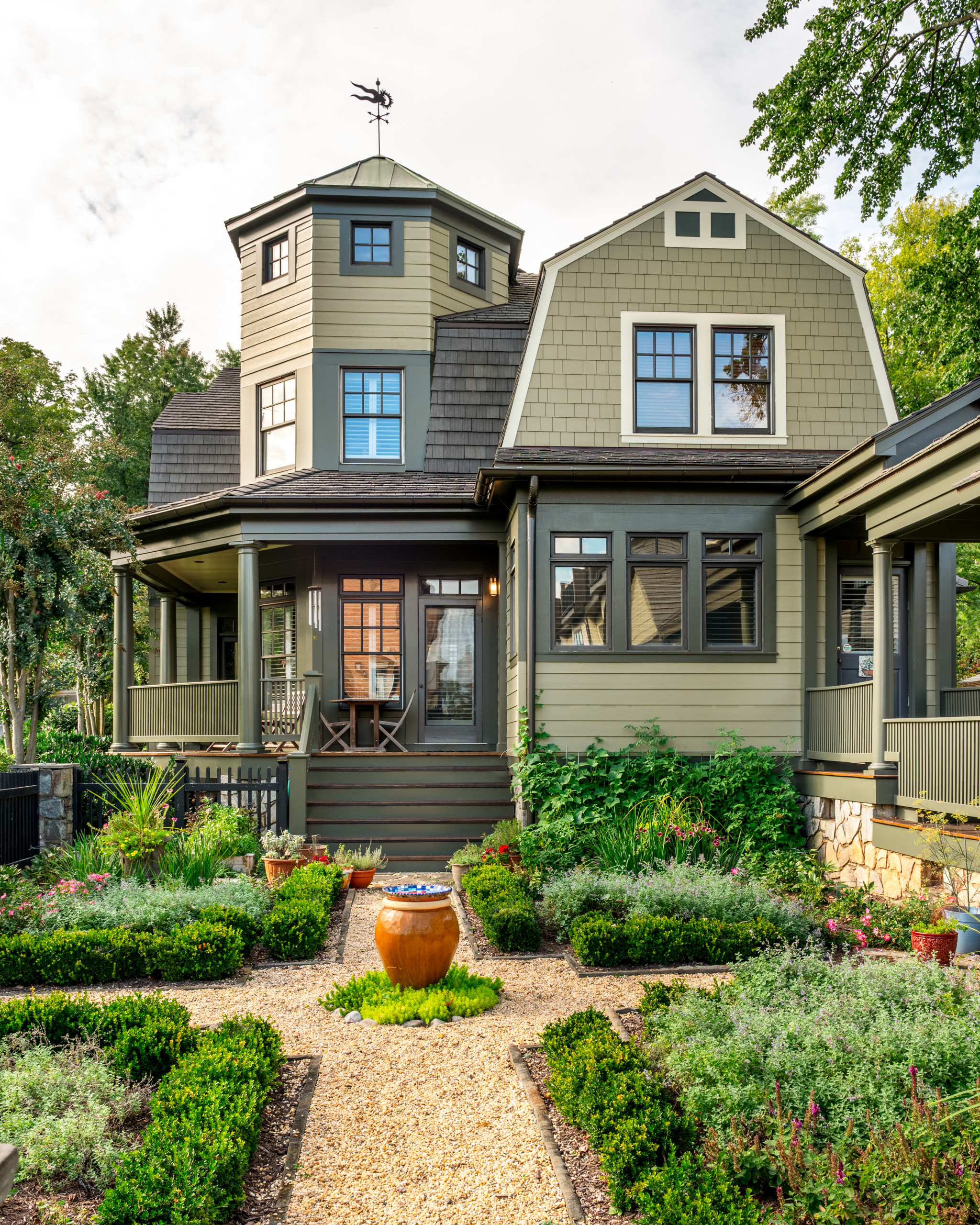 What Is A Craftsman Style Home? | Bankrate, image size:2048x2560
