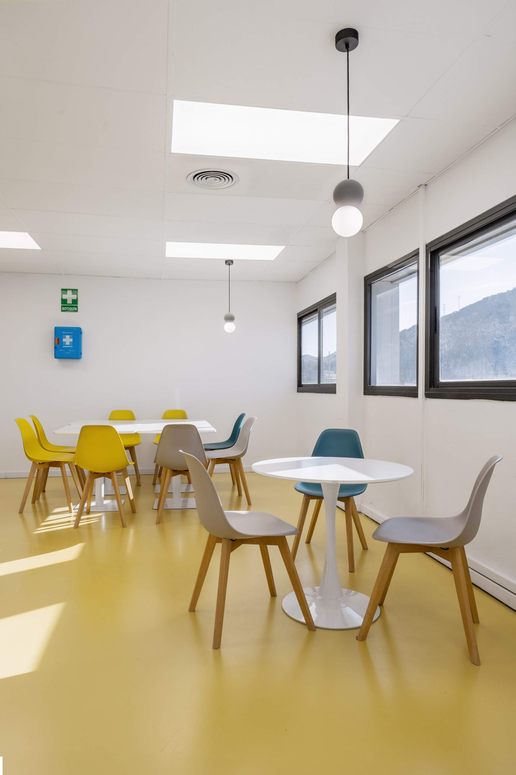 Interiorismo de oficinas y laboratorios