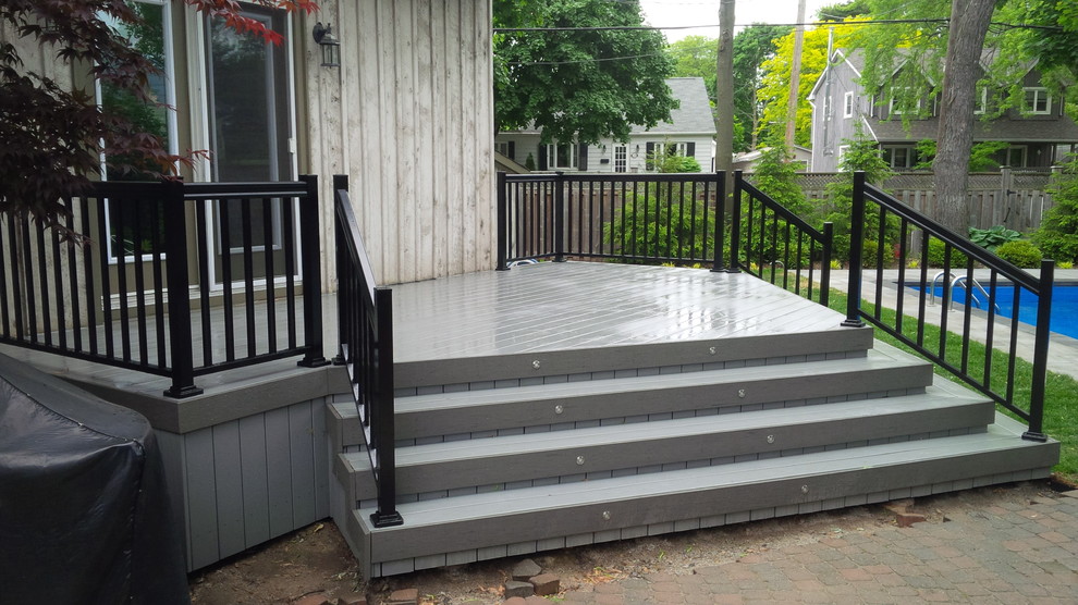Inspiration for a modern deck remodel in Toronto