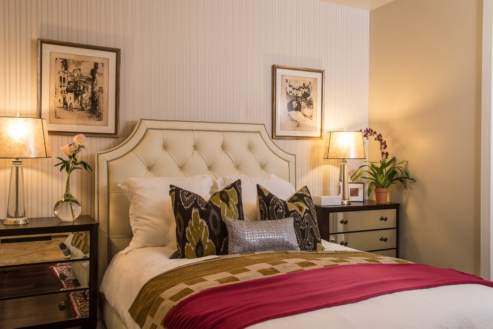 Transitional home design photo in Phoenix