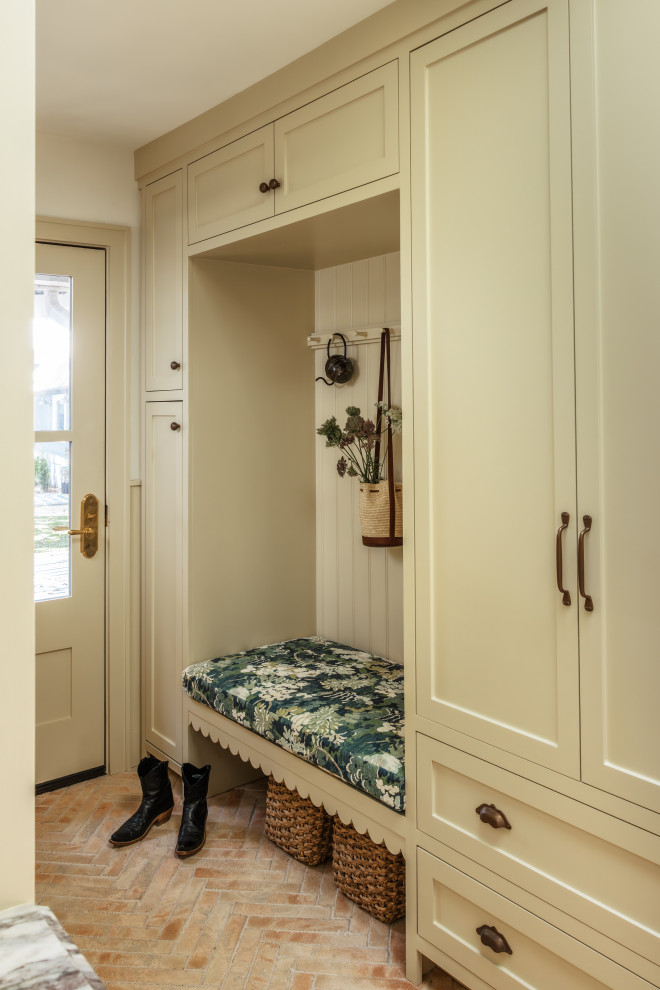 Entryway - traditional entryway idea in Austin