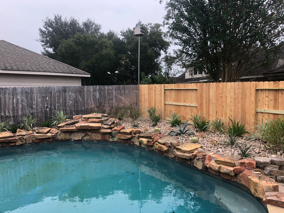 This is an example of a small rustic full sun landscaping in Houston.