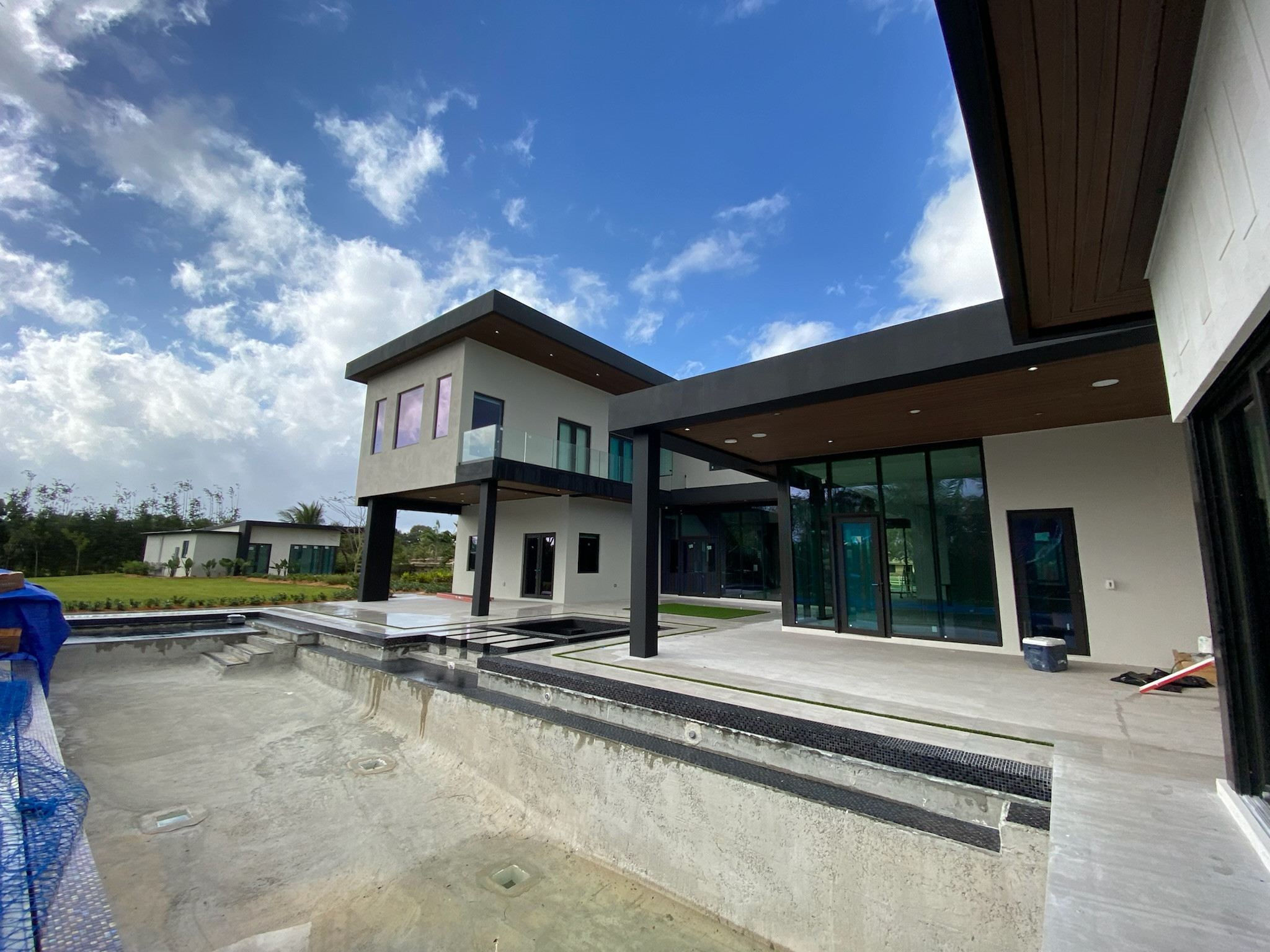 SW Modern - Back Patio and Pool Area