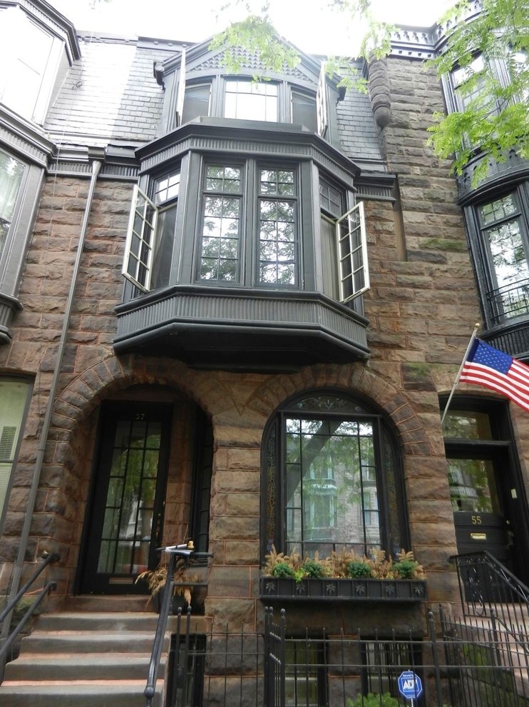 Design ideas for a traditional exterior in Chicago.