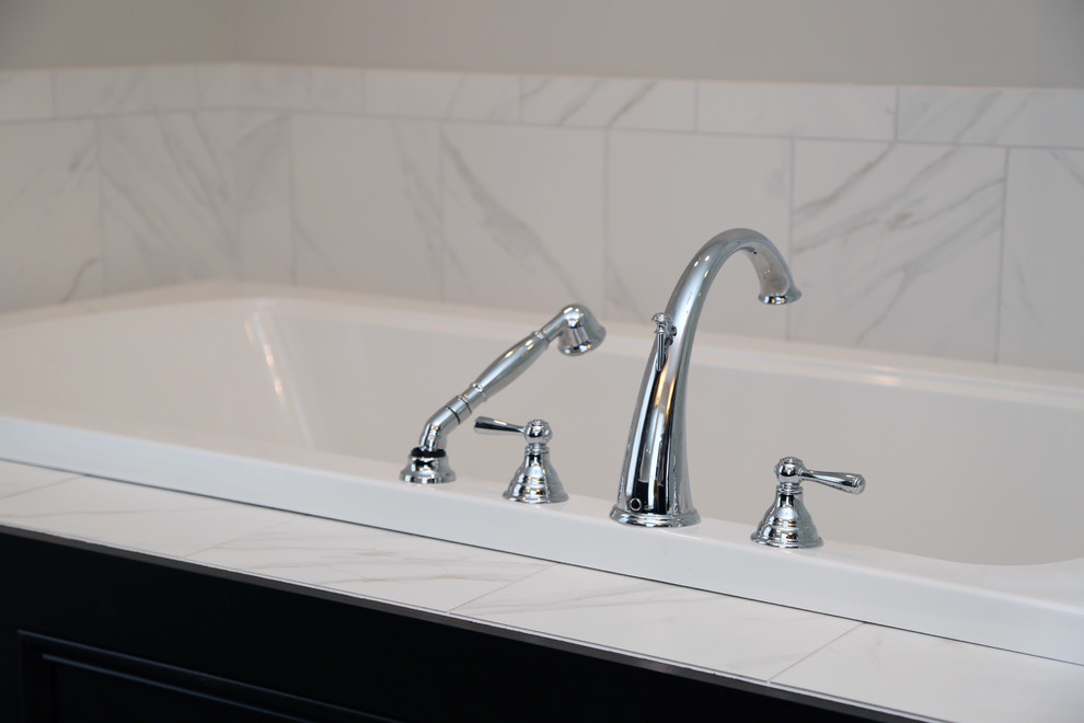 Inspiration for a transitional home design remodel in Cleveland