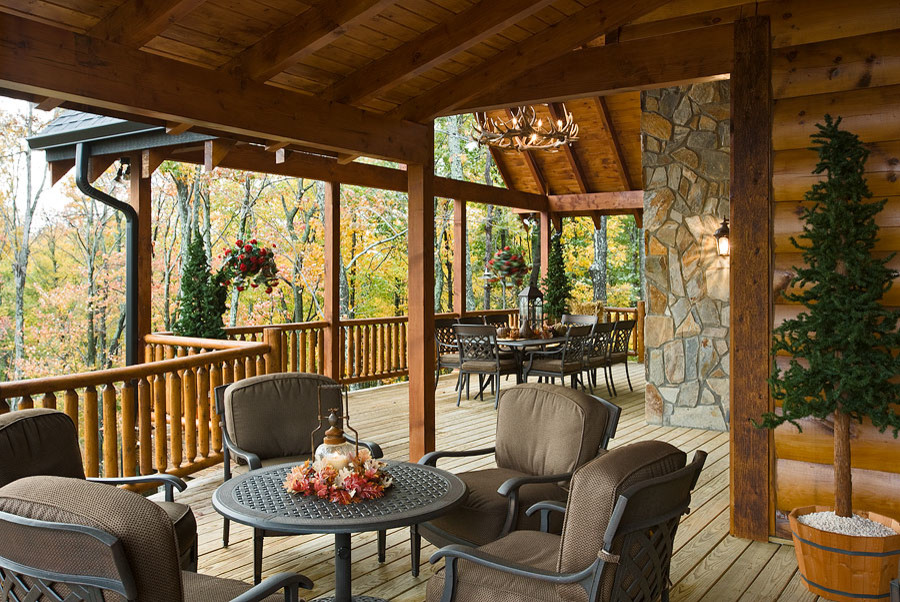 This is an example of a country deck in Charlotte.