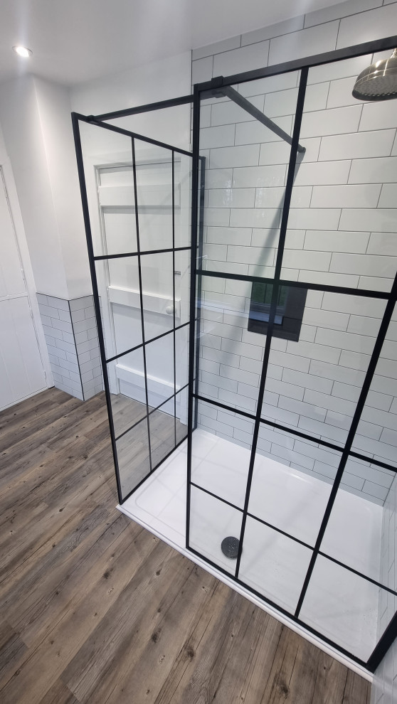 Inspiration for a large traditional ensuite bathroom in West Midlands with a walk-in shower, a two-piece toilet, white tiles, ceramic tiles, white walls, vinyl flooring, a pedestal sink, multi-coloured floors, an open shower, a wall niche and a single sink.