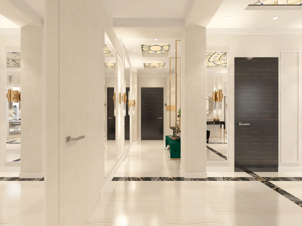 Вид на прихожую и входную дверь