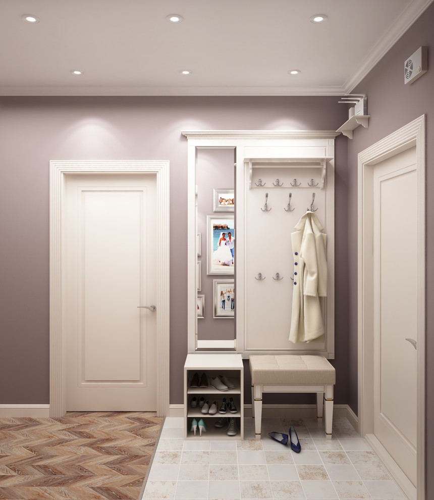 Под парусами. Прихожая.