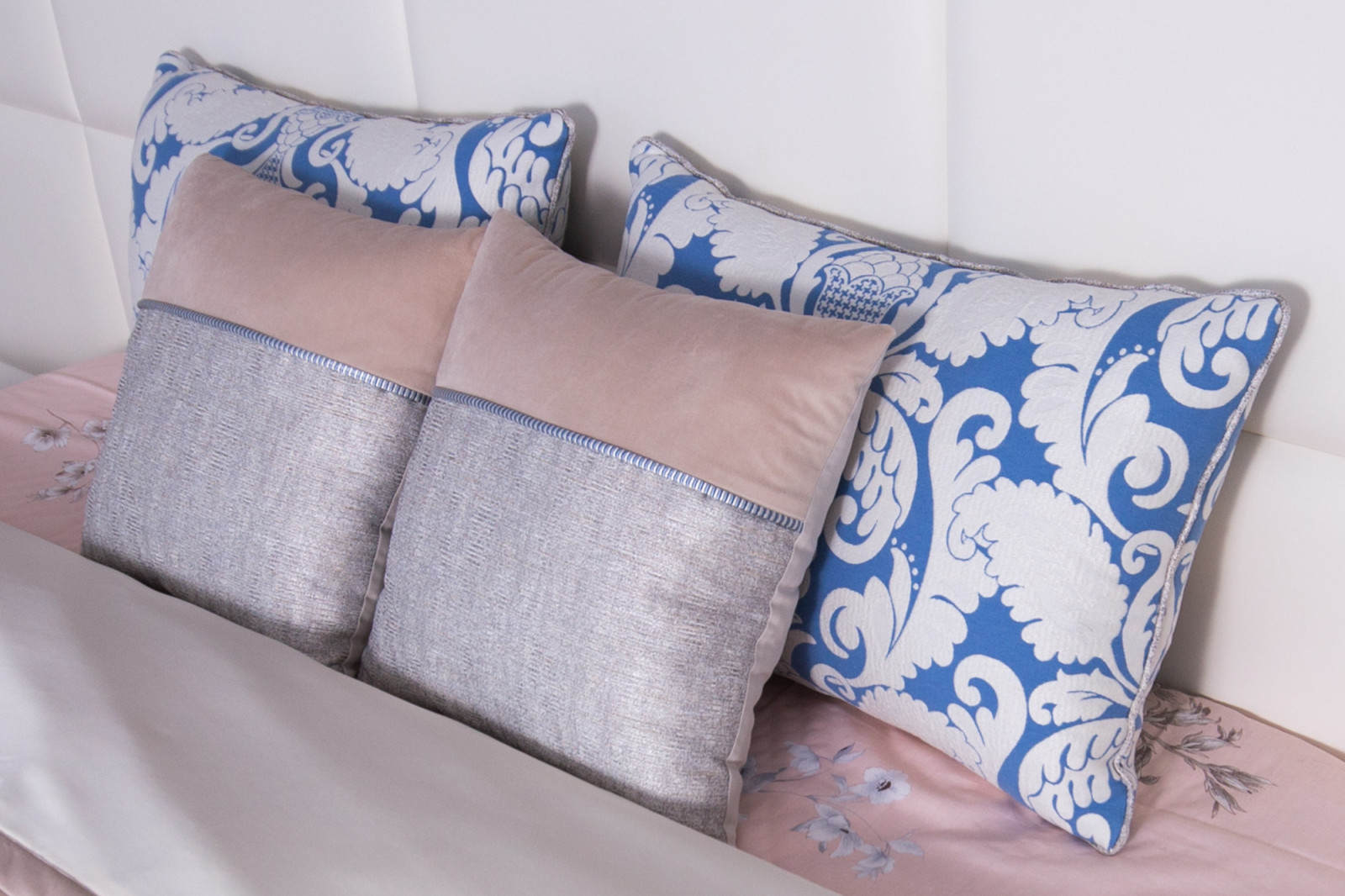 Деревянный дом: особенности текстильного оформления