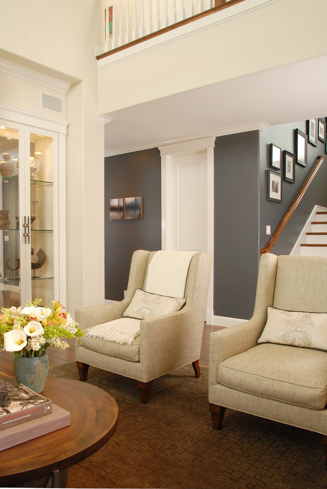 This is an example of a transitional living room in Los Angeles with grey walls.