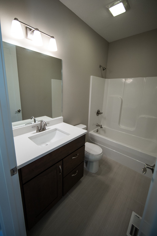 Example of a transitional bathroom design in Cedar Rapids