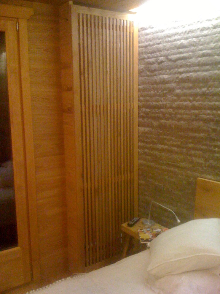 Mid-sized mountain style master light wood floor home design photo in Milan