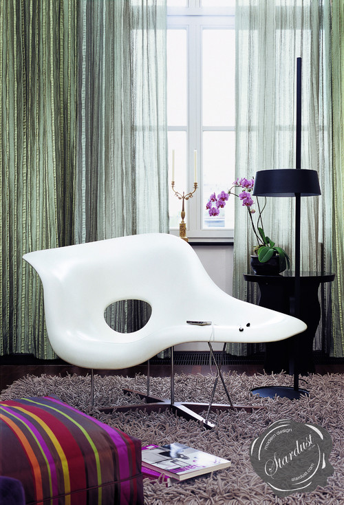 Modern Living Room Design with Eames La Chaise