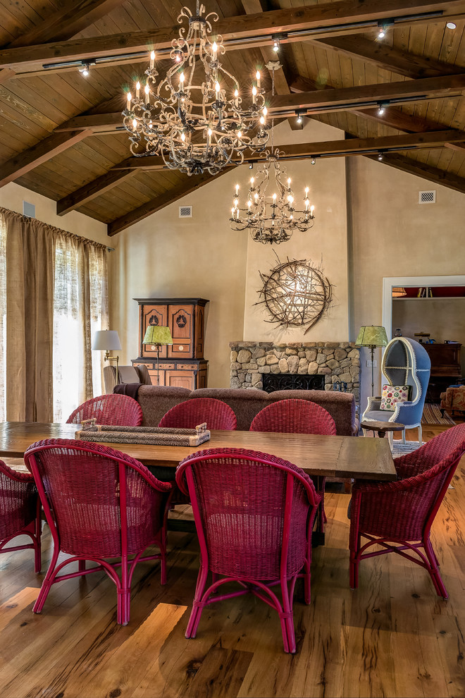 This is an example of a country open plan dining in Los Angeles.