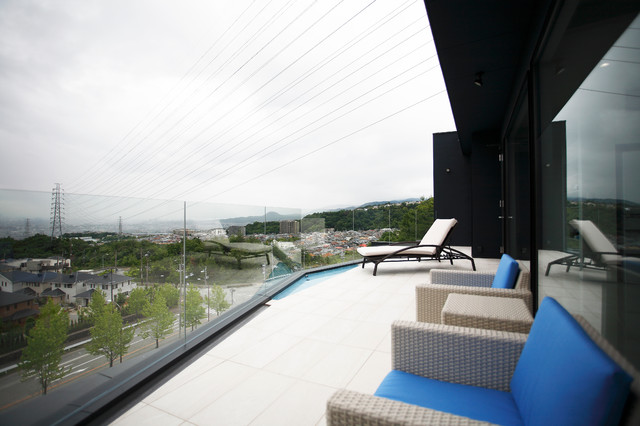 Nera e blu modern-uteplats