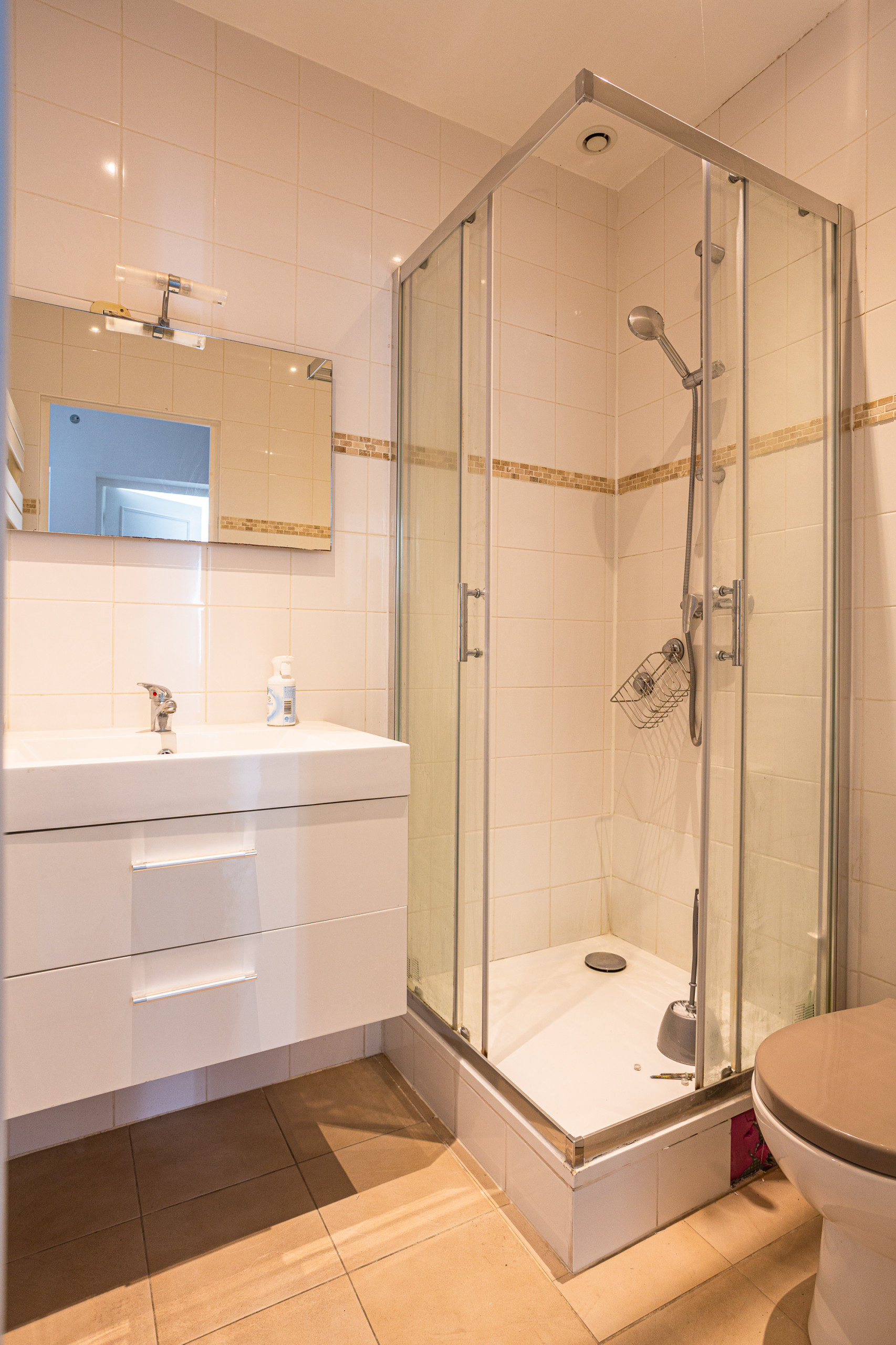 Une salle de bain raffinée dans moins de 4 m²