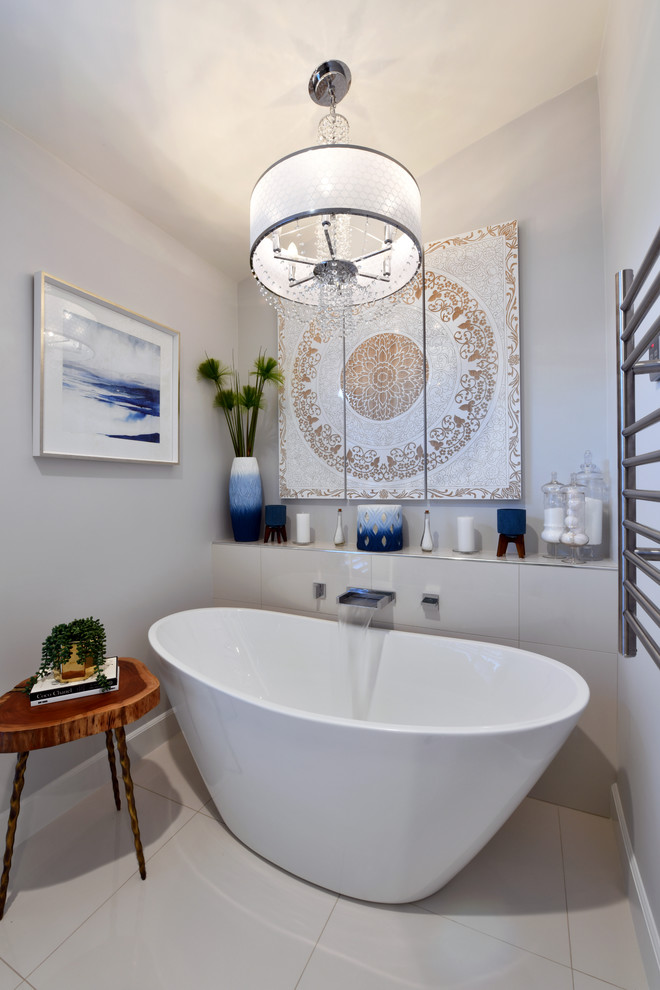 Inspiration for a transitional bathroom in San Diego.