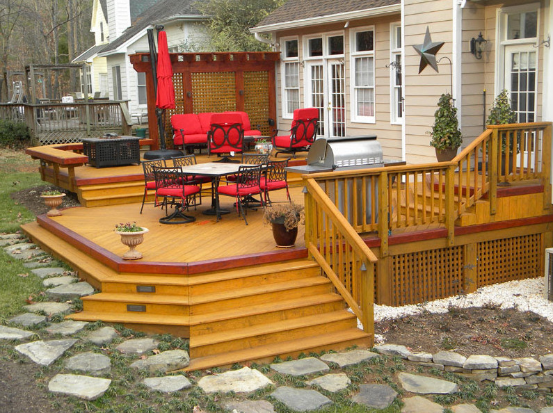 Design ideas for a mid-sized traditional backyard deck in Orange County with a fire feature.