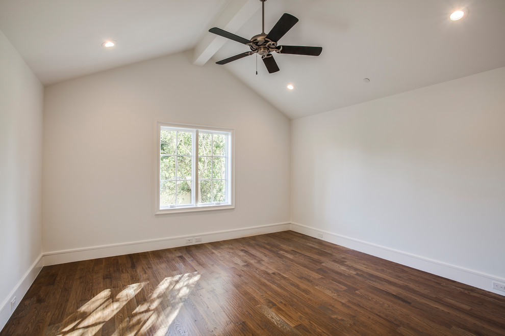 Home design - transitional home design idea in Dallas