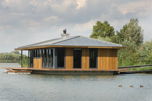Down by the riverside modern-haeuser