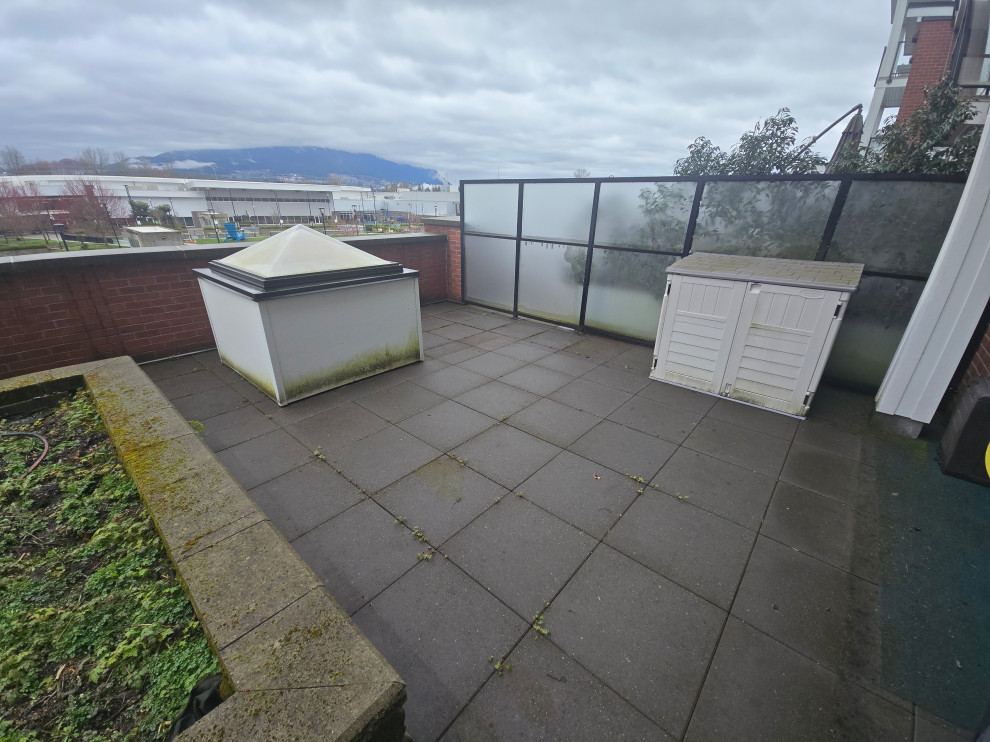 4340-2180 Kelly Ave Coquitlam planter removal and pressure washing
