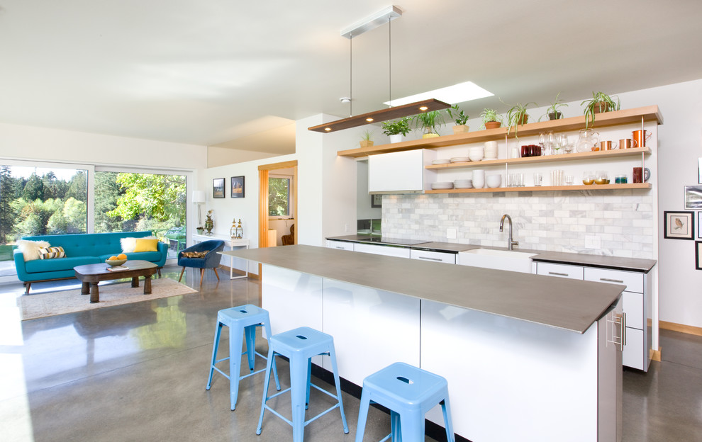 Photo of a mid-sized contemporary u-shaped open plan kitchen in Seattle with open cabinets, light wood cabinets, white splashback, concrete floors, with island and grey floor.