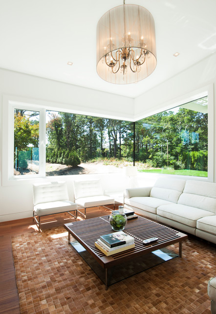 Hamptons Waterfront contemporary-vardagsrum