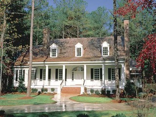 Cape Cod/ Colonial traditional-exterior