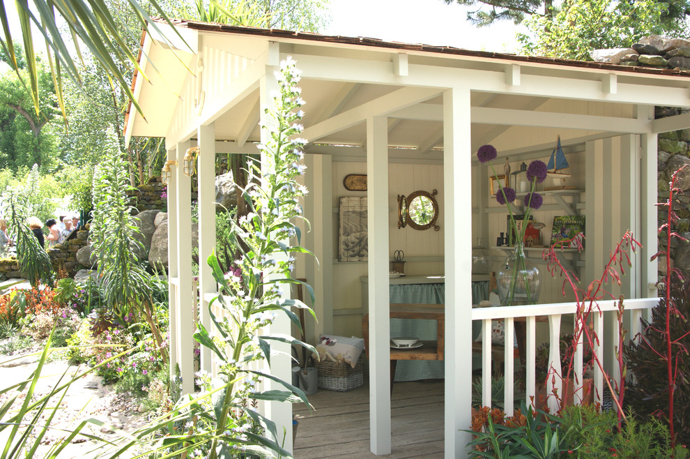 Photo of a beach style shed and granny flat in London.