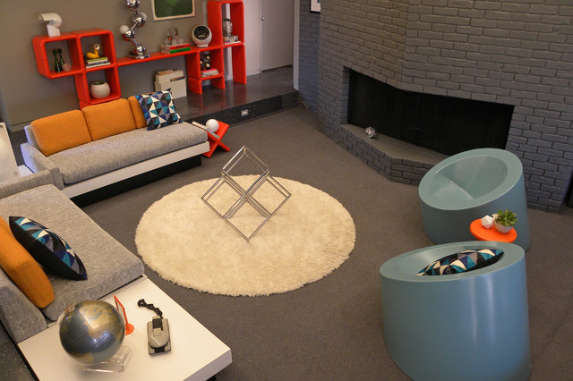 Dallas, TX: Brian and Katherine mid-century-wohnbereich