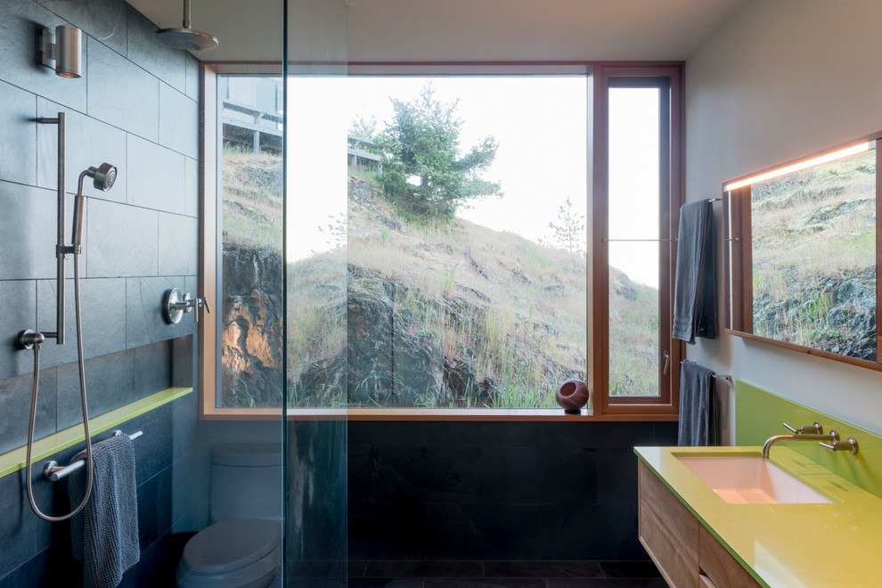 Large contemporary master bathroom in Seattle with flat-panel cabinets, light wood cabinets, an open shower, a one-piece toilet, black tile, slate, white walls, slate floors, an undermount sink, engineered quartz benchtops, black floor and an open shower.
