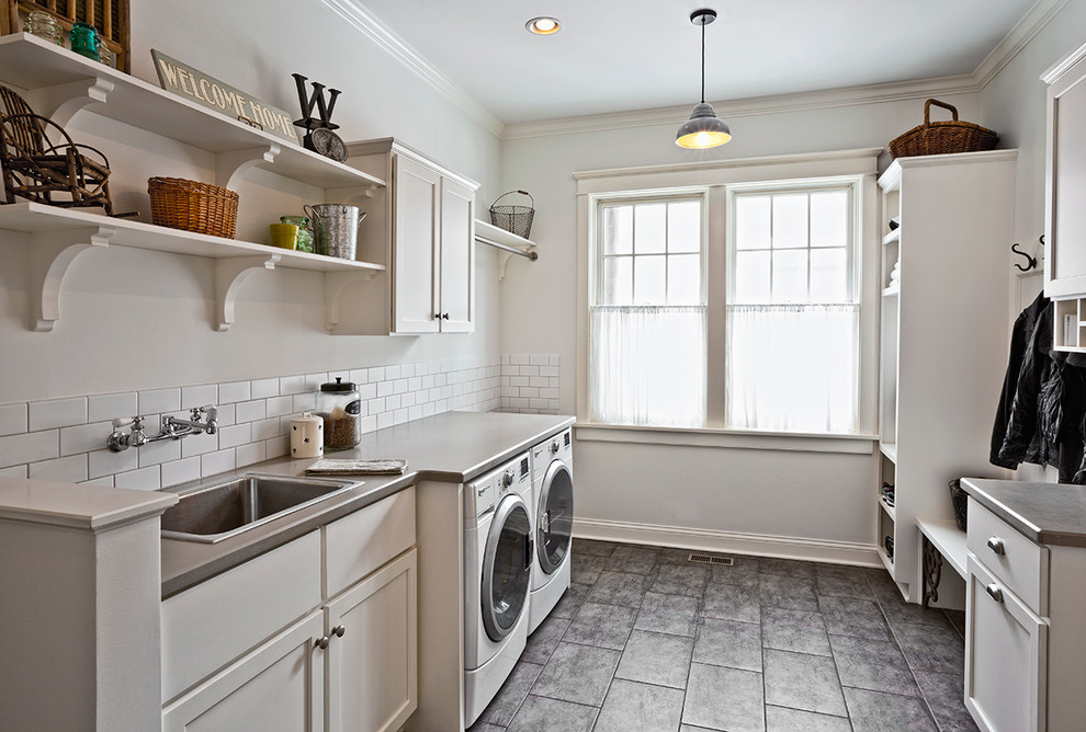 Design ideas for a traditional laundry room in Chicago.