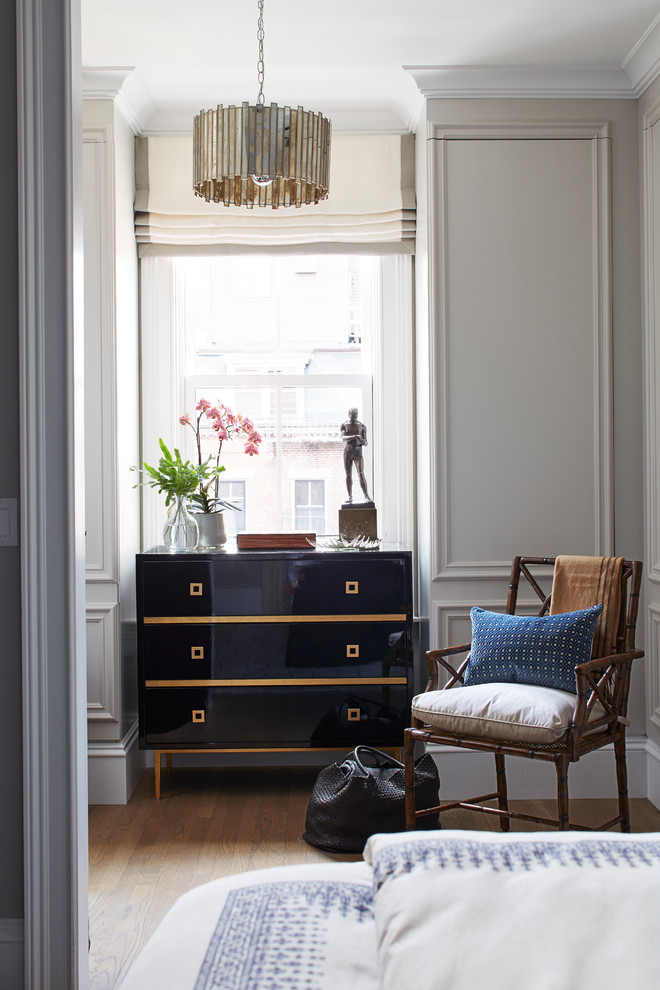 Example of a transitional closet design in Boston