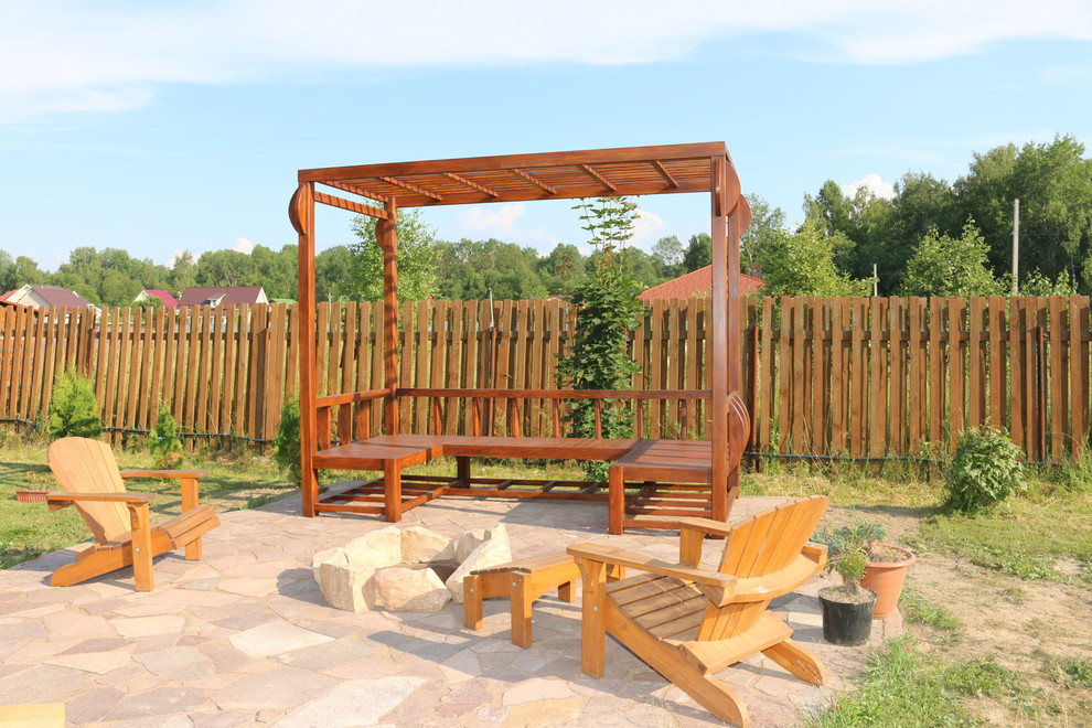 Ландшафтная площадка с очагом