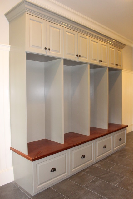 bench seats, lockers, cubbies Mudroom - Traditional 