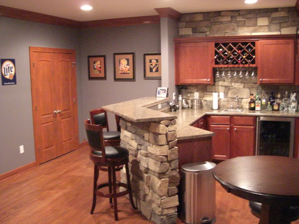 Design ideas for a traditional home bar in Indianapolis.