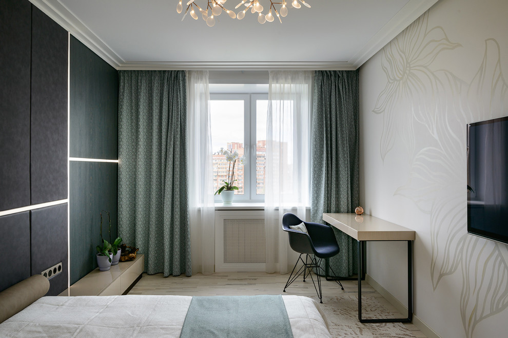 Mid-sized contemporary master bedroom in Novosibirsk with beige walls, beige floor and cork floors.