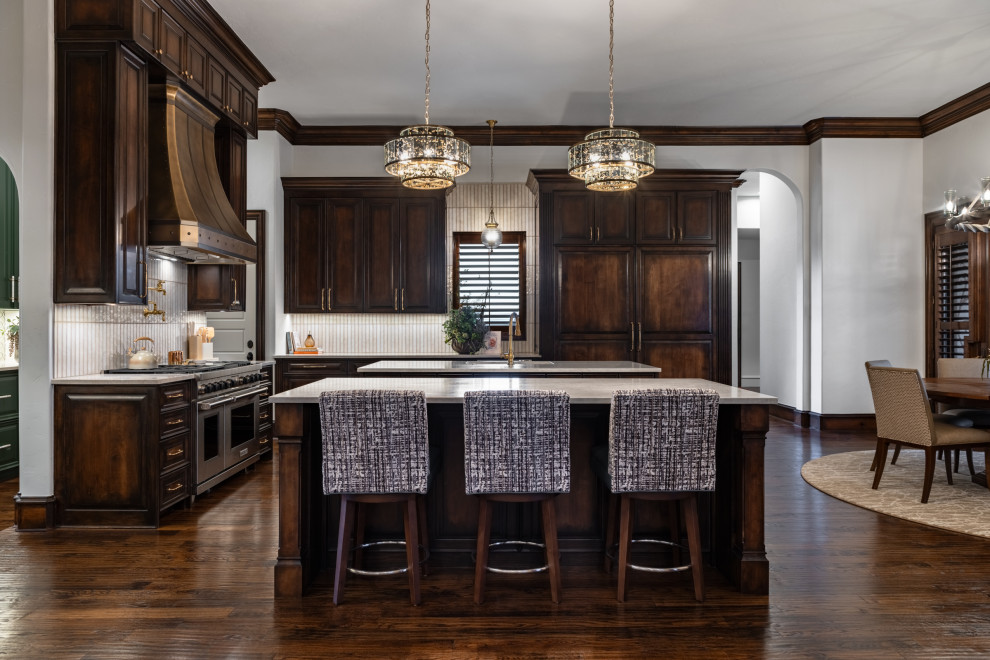 Kitchen - mediterranean kitchen idea in Dallas