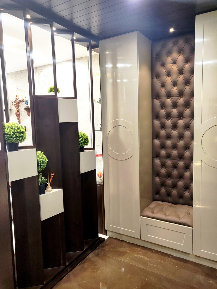 Inspiration for a contemporary entryway in Bengaluru.