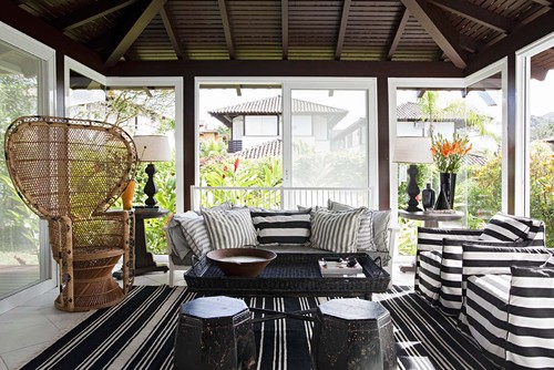 Strut Your Style: 6 Pretty Ways to Decorate With Peacock Chairs
