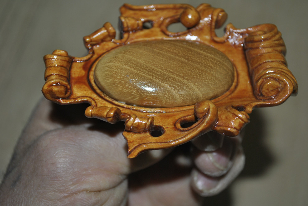 Часы каминные, настольные из древесины, резные ручной работы.