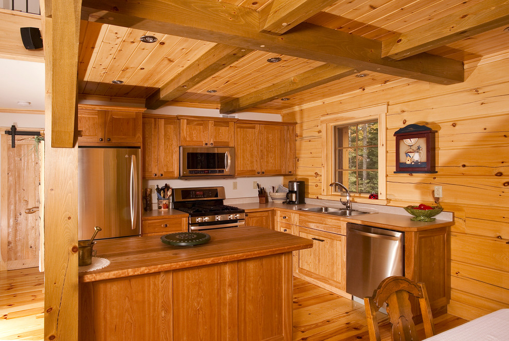 Home design - rustic home design idea in Boston