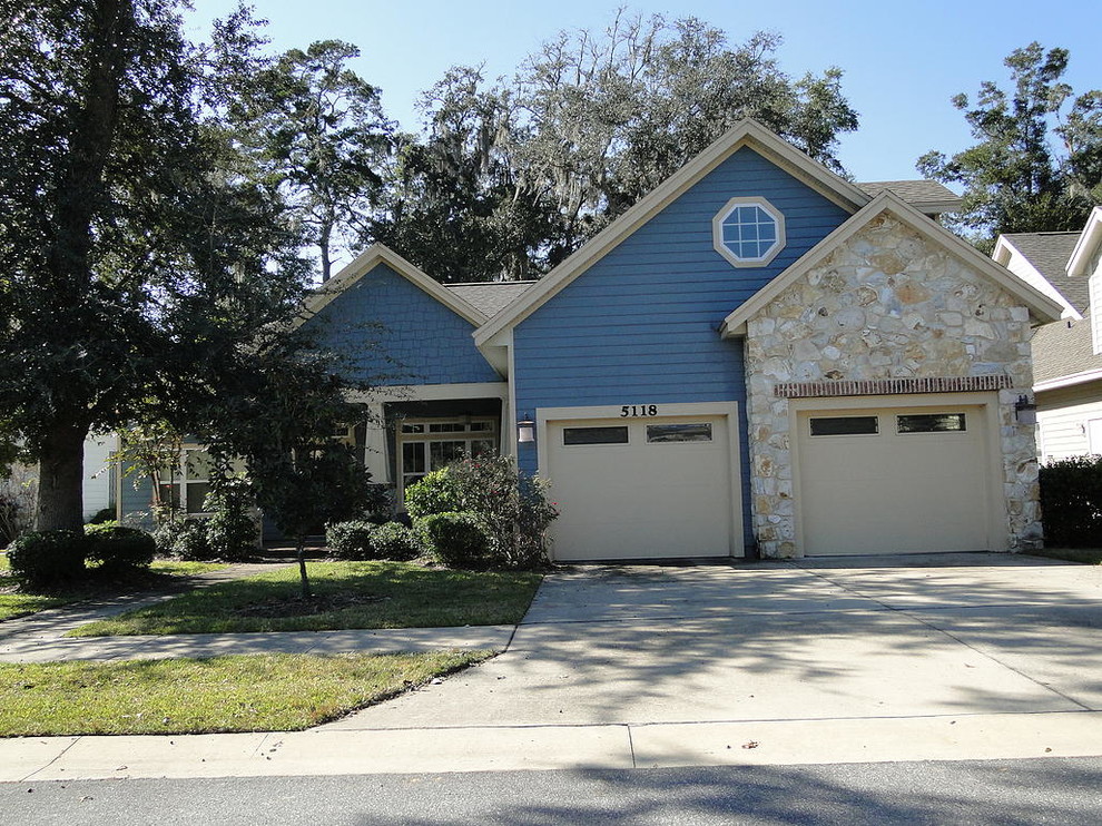 Mid-sized transitional blue two-story vinyl exterior home photo in Miami