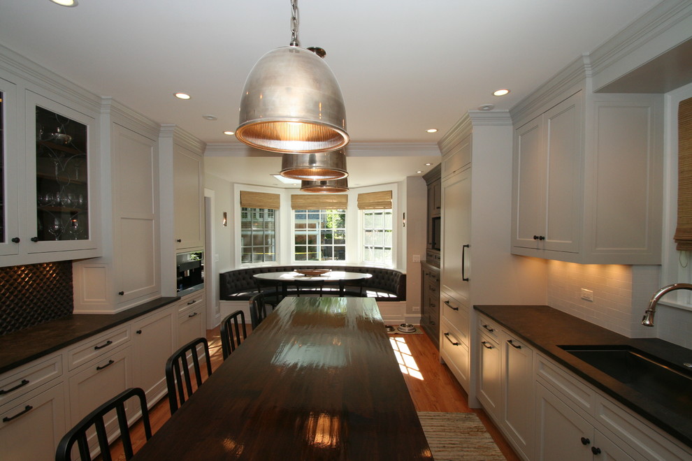 Inspiration for a transitional home design remodel in Chicago