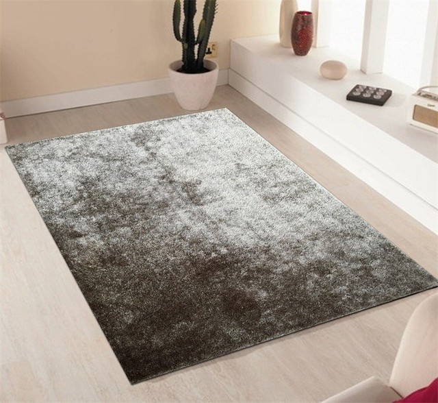 Silver Hand Tufted Polyester 1 Inch Pile High Rug 5 X7