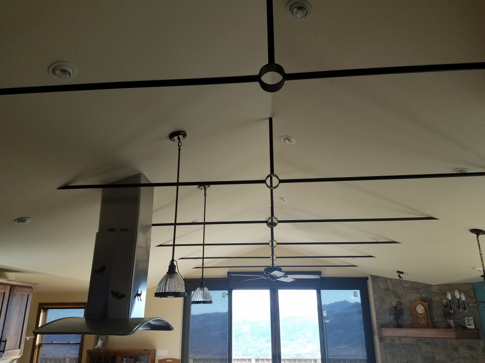 Example of a mountain style home design design in Denver